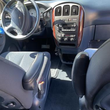 2001 Chrysler Town & Country LX