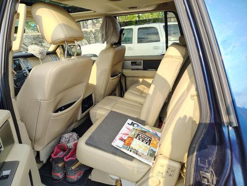 Blue 2017 Ford Expedition EL XLT