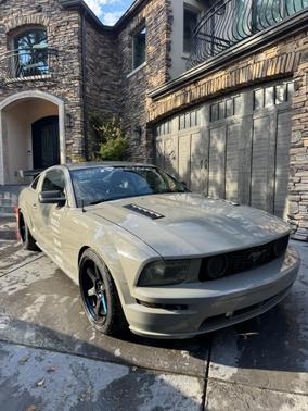 2005 Ford Mustang Deluxe
