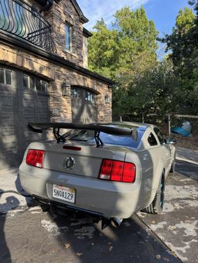 2005 Ford Mustang Deluxe