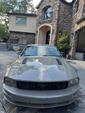 2005 Ford Mustang Deluxe