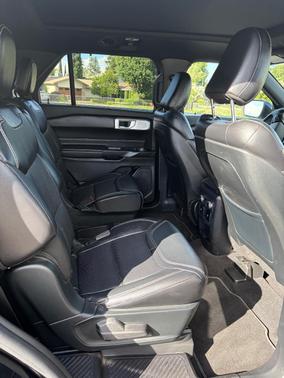 Black 2020 Ford Explorer ST