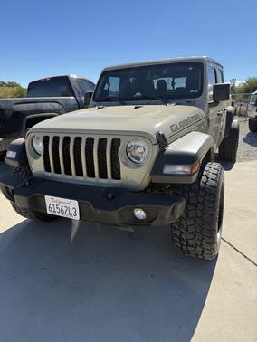 Beige 2020 Jeep Gladiator Sport S