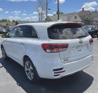White 2016 Kia Sorento SX