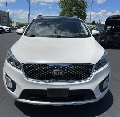 White 2016 Kia Sorento SX
