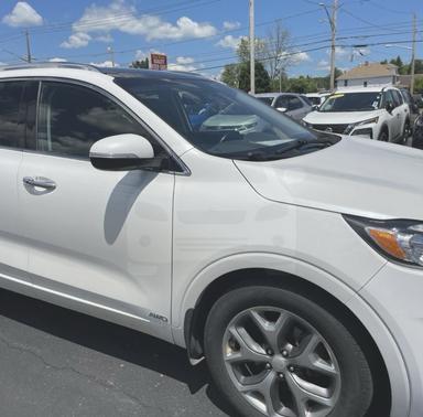White 2016 Kia Sorento SX