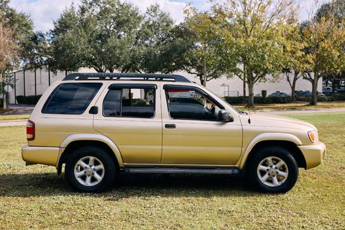 2004 Nissan Pathfinder SE