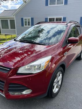 Red 2014 Ford Escape SE