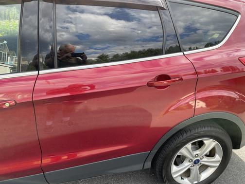 Red 2014 Ford Escape SE