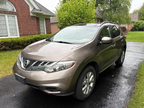 Gray 2011 Nissan Murano SV