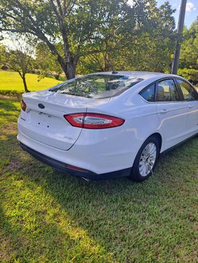 White 2015 Ford Fusion Hybrid S