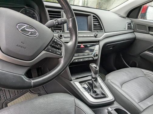 2017 Hyundai ELANTRA Limited