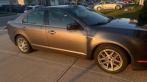 Gray 2012 Ford Fusion SEL