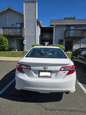 White 2013 Toyota Camry SE