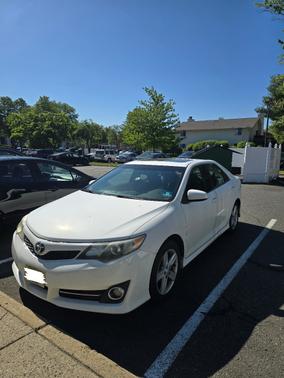 White 2013 Toyota Camry SE