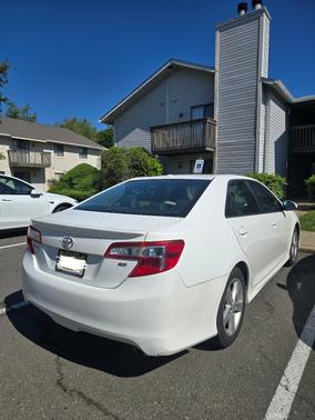 White 2013 Toyota Camry SE