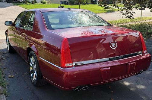 Red 2008 Cadillac DTS Luxury II