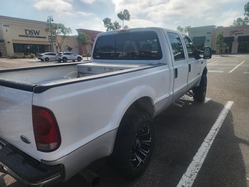 2004 Ford F-250 Lariat Crew Cab Super Duty