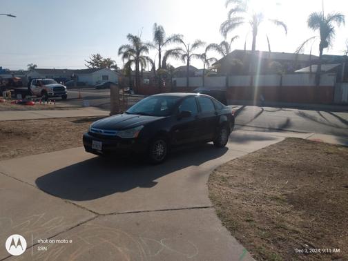 Black 2010 Ford Focus SE