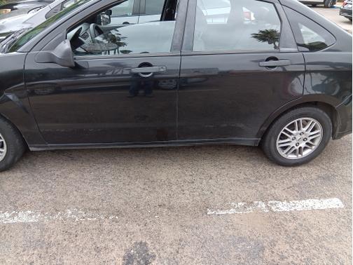 Black 2010 Ford Focus SE