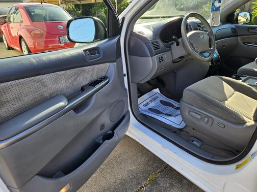 2009 Toyota Sienna LE