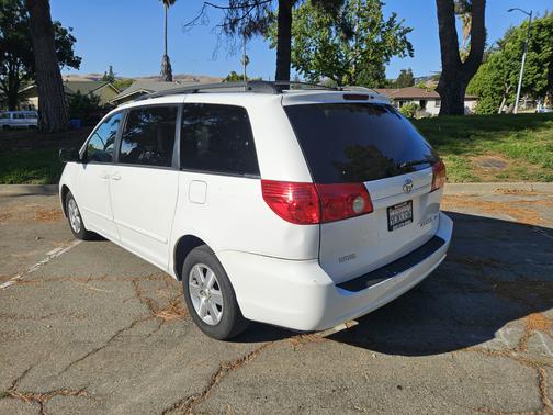 2009 Toyota Sienna LE