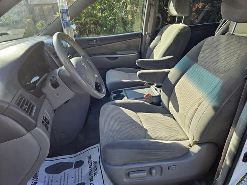 2009 Toyota Sienna LE