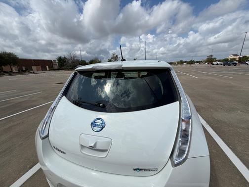 White 2015 Nissan Leaf S