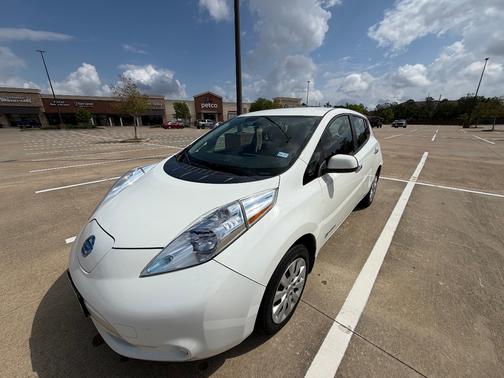 White 2015 Nissan Leaf S