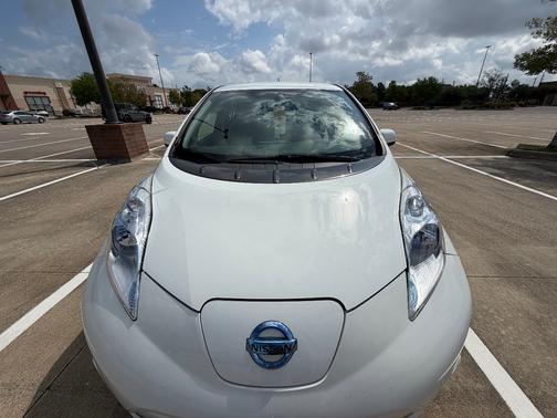 White 2015 Nissan Leaf S