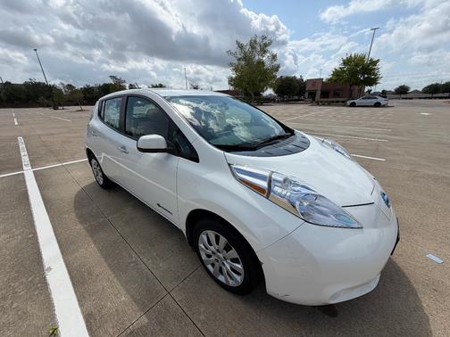 White 2015 Nissan Leaf S