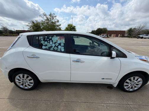 White 2015 Nissan Leaf S