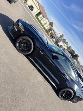 Black 2018 Ford Mustang GT Premium