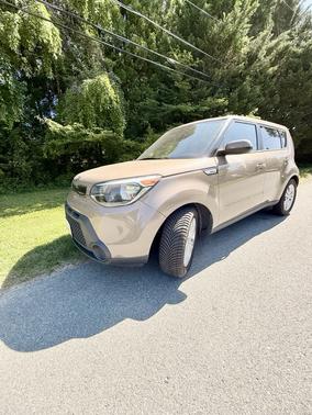 Brown 2015 Kia Soul +