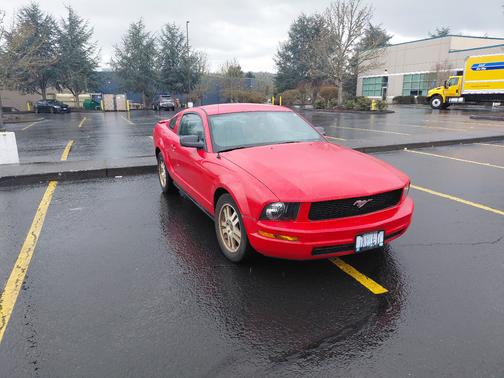 2007 Ford Mustang Deluxe