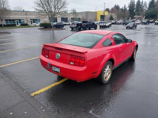 2007 Ford Mustang Deluxe