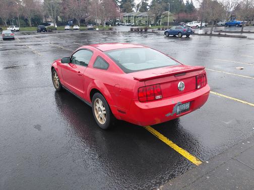 2007 Ford Mustang Deluxe