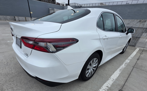 2022 Toyota Camry Hybrid LE