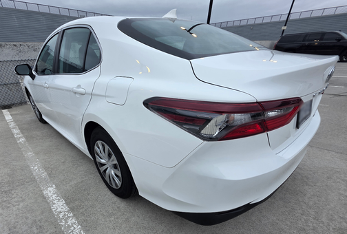 2022 Toyota Camry Hybrid LE