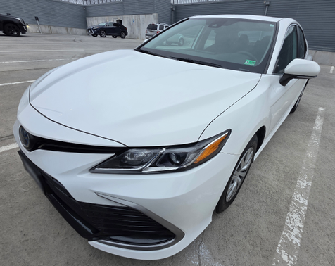 2022 Toyota Camry Hybrid LE