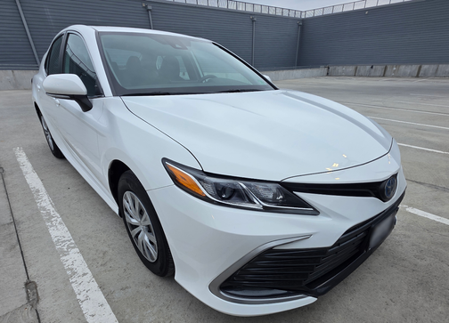2022 Toyota Camry Hybrid LE