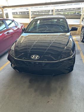 Black 2024 Hyundai ELANTRA Limited