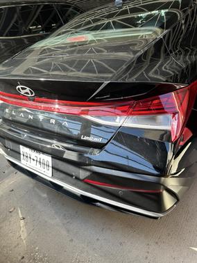 Black 2024 Hyundai ELANTRA Limited