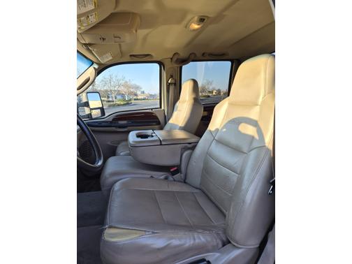 Gold 2006 Ford F-350 Lariat Crew Cab Super Duty