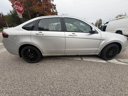 Silver 2010 Ford Focus SES