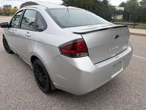 Silver 2010 Ford Focus SES