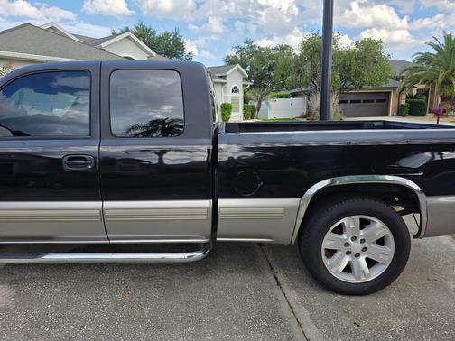 Black 2000 Chevrolet Silverado 1500 LS Extended Cab