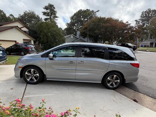 Silver 2018 Honda Odyssey Touring