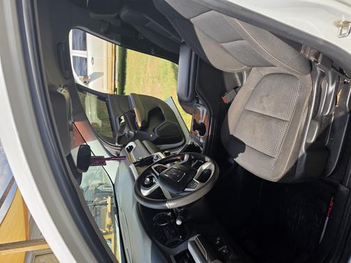 White 2021 GMC Acadia SLE