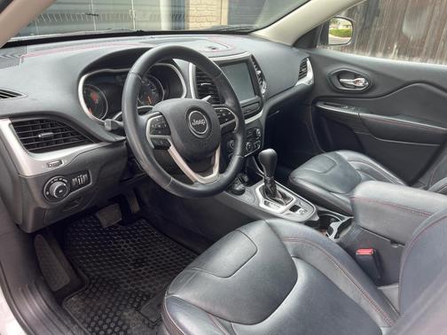 White 2016 Jeep Cherokee Trailhawk